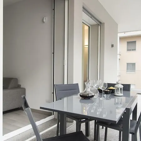 Design & New Center Apartment Milan